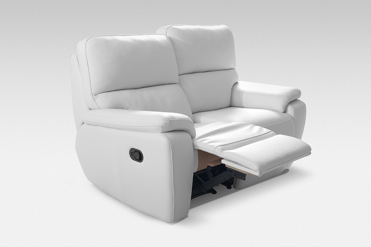 biała skórzana sofa z funkcją relax