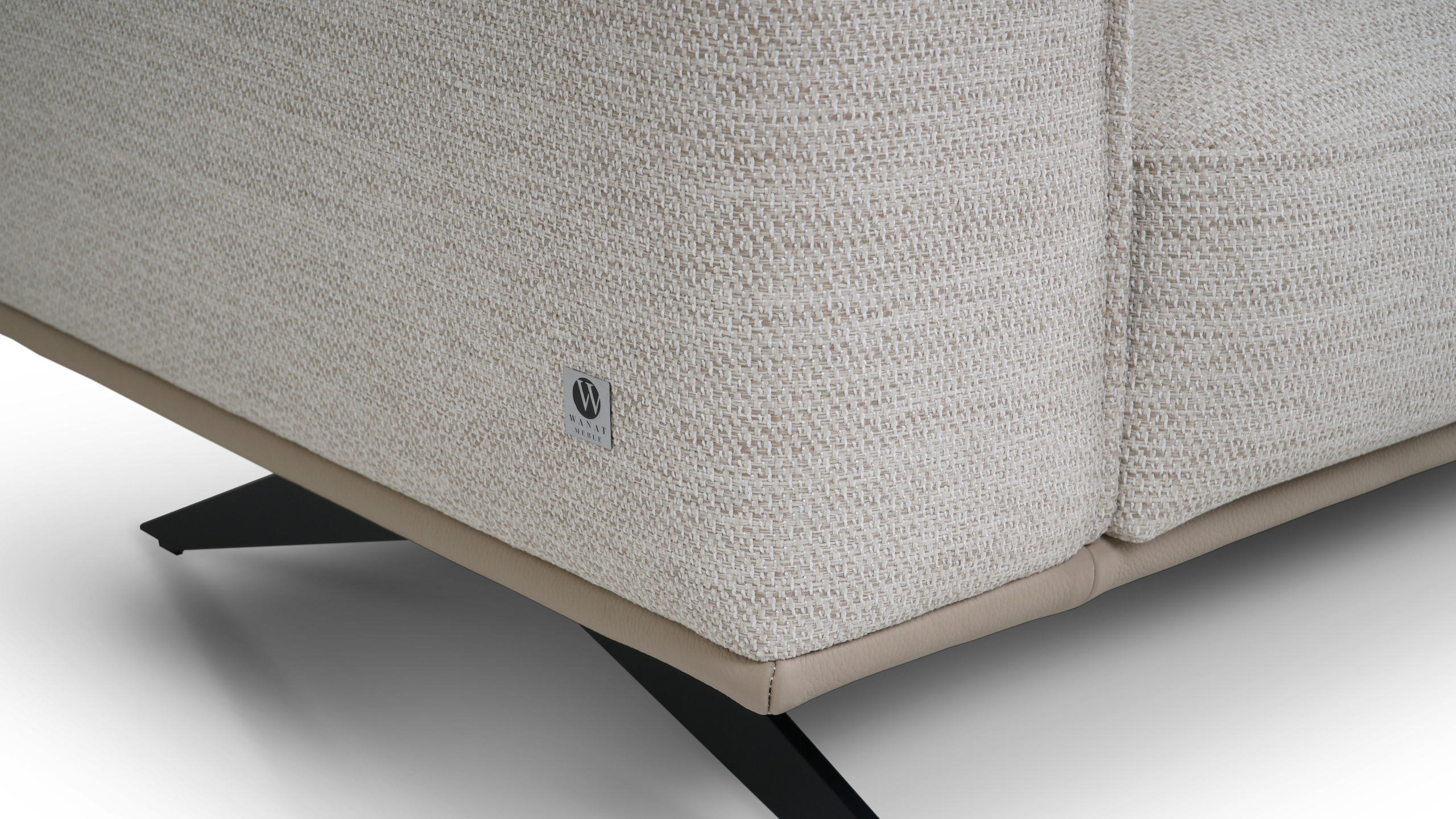 elegancka sofa z podnoszonym siedziskiem i subtelnym wykończeniem Divisio sofa w łączeniu tkaniny i skóry