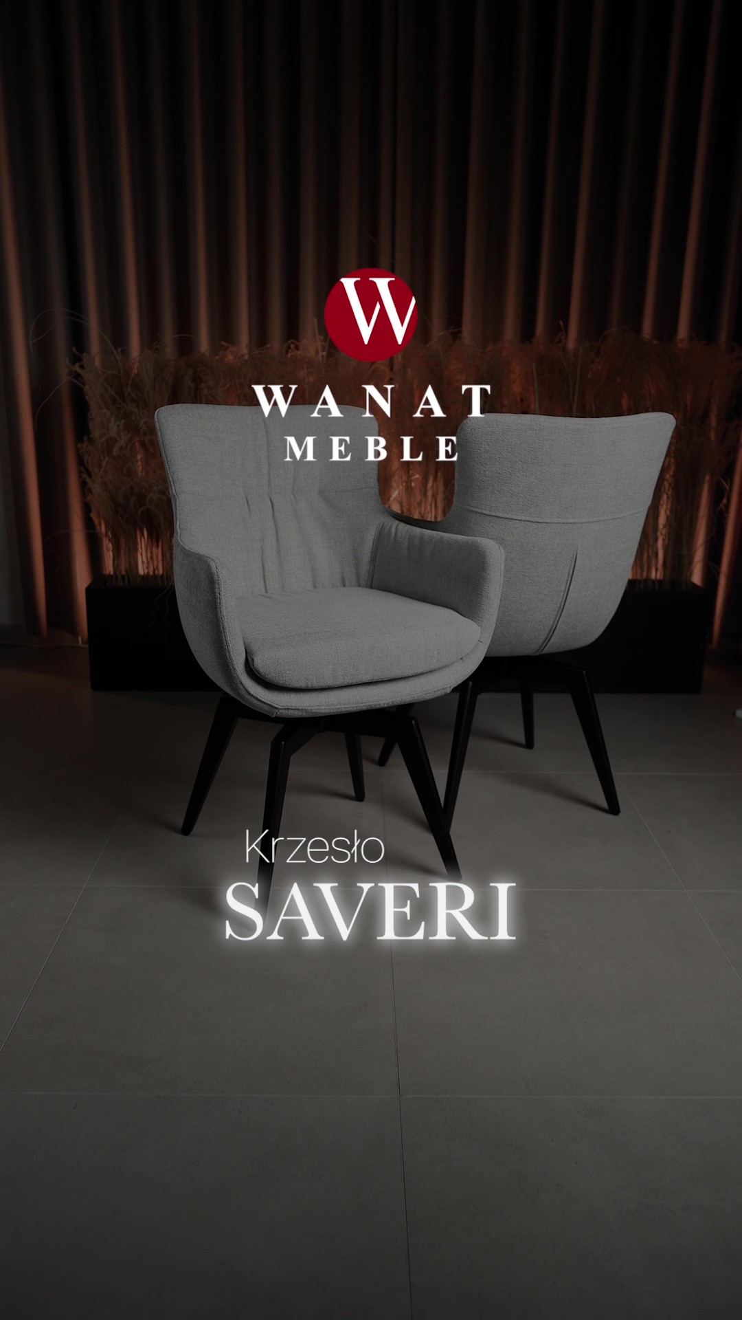 Krzesło z wysokim siedziskiem w tkaninie łatwoczyszczącej w odcieniach beżu na metalowej nodze