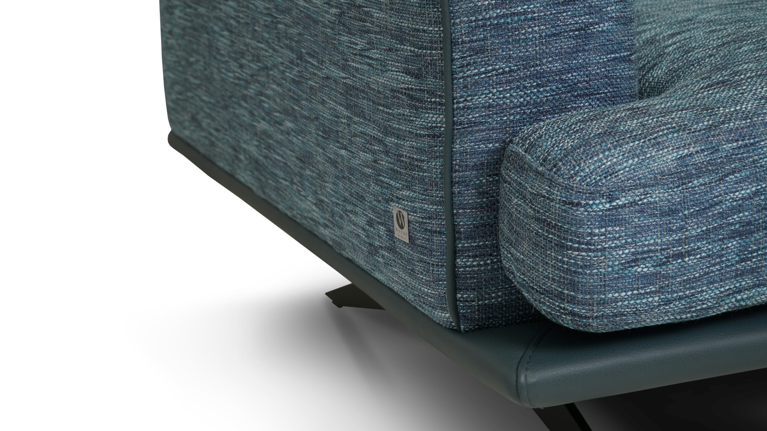stylowa sofa premium z leżanką na smukłych nóżkach w modnym zestawieniu dwóch materiałów wykończeniowych stylowa sofa premium z leżanką na smukłych nóżkach w modnym zestawieniu dwóch materiałów wykończeniowych