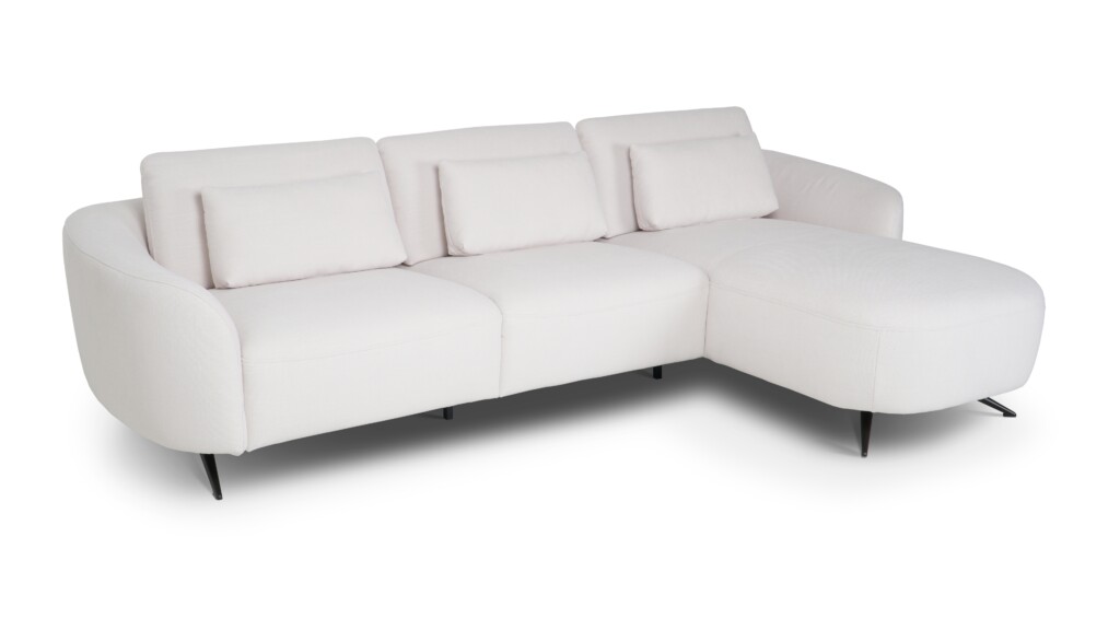 Saga nowoczesna sofa z funkcją regulacji Sofa z szezlongiem Saga w jasnej tkaninie z regulowanymi zagłówkami i nowoczesną zaokrągloną bryłą