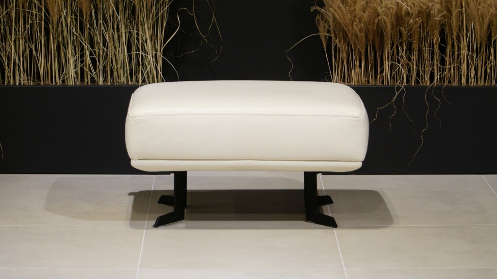 Pufa 75 x 55 cm w skórze naturalnej -50% wyprzedaż elegancka pufa skórzana 75x55 cm jako podnóżek do wypoczynku