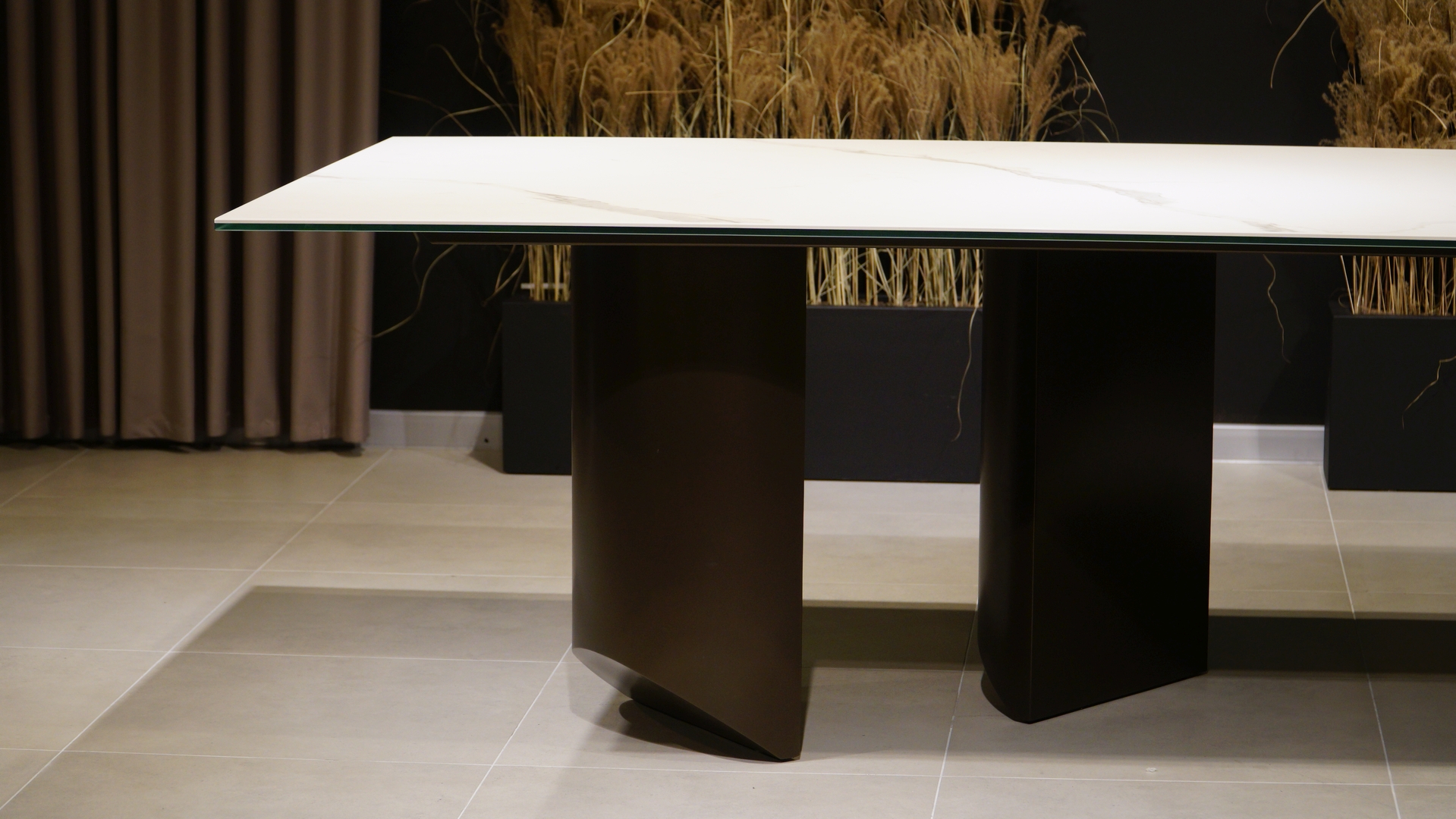 elegancki stół Arena Laminam Oro Venato do nowoczesnej jadalni oferta outletowa